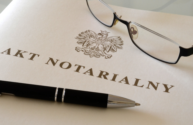 notariusz co zawiera akt notarialny