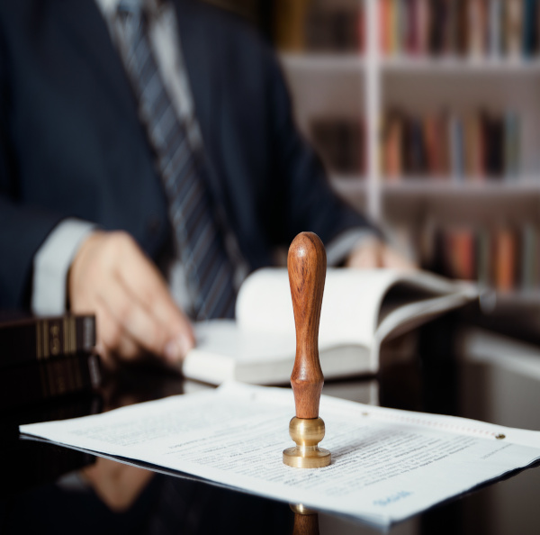 Różnice między aktem notarialnym a wpisem do księgi wieczystej