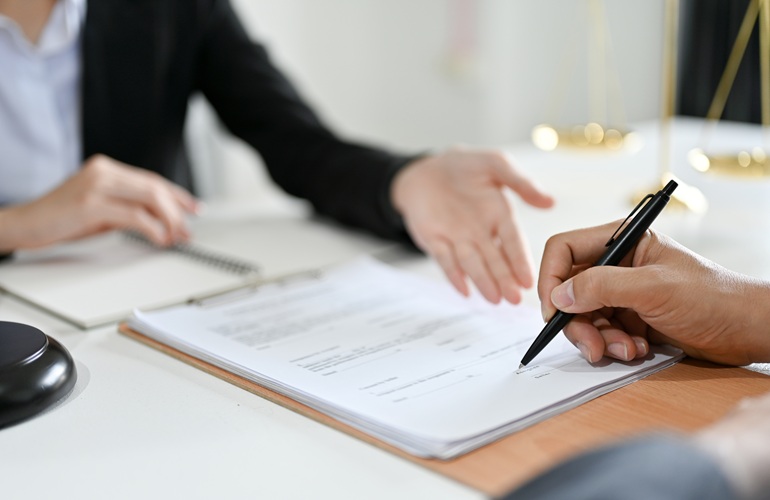 Czy można unieważnić umowę deweloperską? Rola notariusza w ochronie praw kupującego